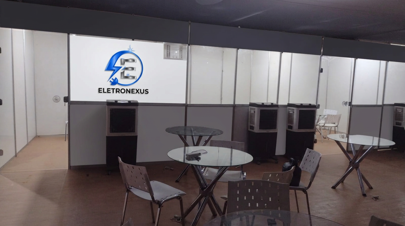 Divisórias internas do stand com climatizadores instalados