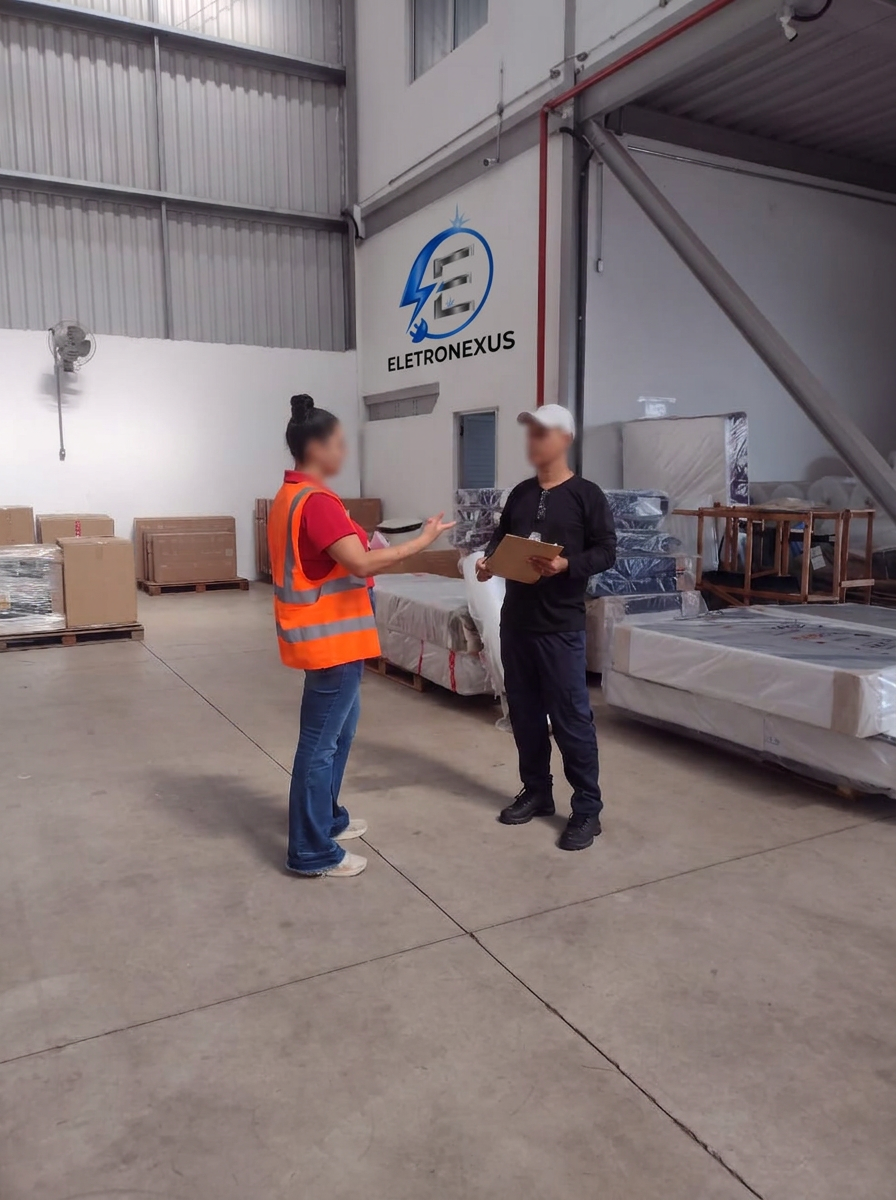 Equipe da ELETRONEXUS em atendimento industrial